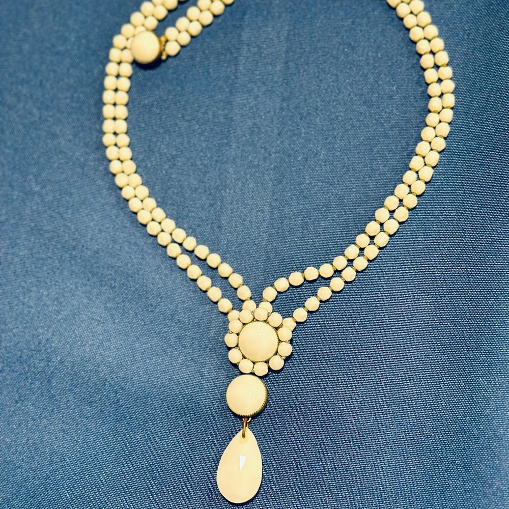 Vintage Eugene signed White Milk Glass beaded necklace - 14" long